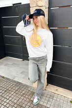 Lade das Bild in den Galerie-Viewer, SMILEY EYES SWEATER