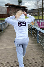 Lade das Bild in den Galerie-Viewer, Fly-Galaxy Hoodie white