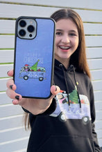 Lade das Bild in den Galerie-Viewer, AVAS CHRISTMAS BUS HANDY HÜLLE
