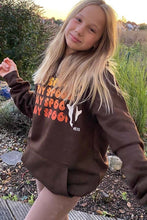 Lade das Bild in den Galerie-Viewer, HEY ISI Stay Spooky Hoodie Braun

